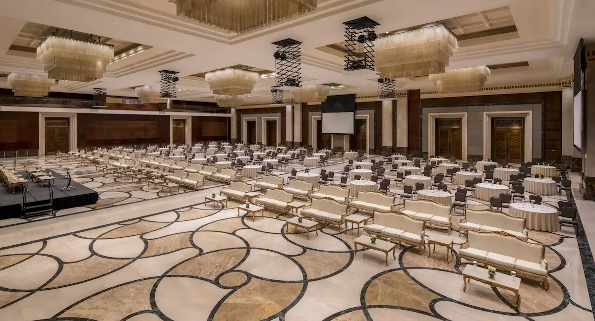 Pullman_ZamZam21.webp
