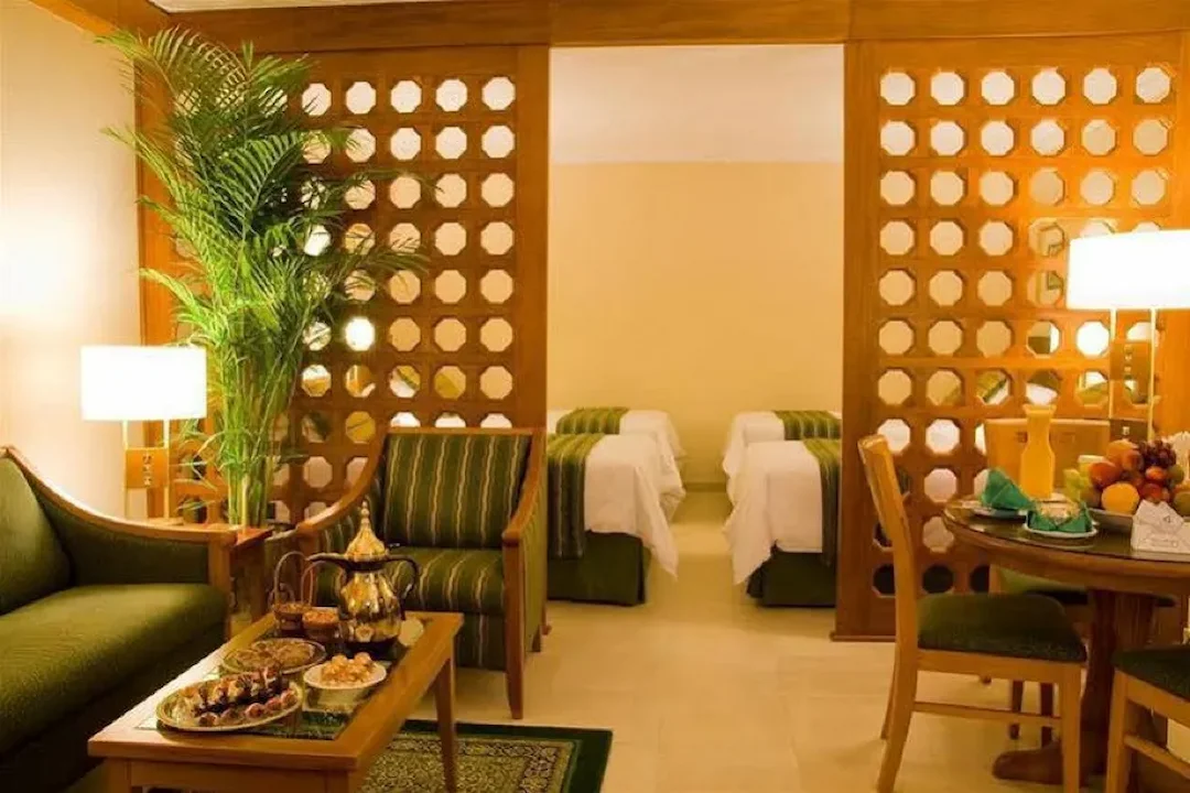 Pullman_ZamZam21.webp
