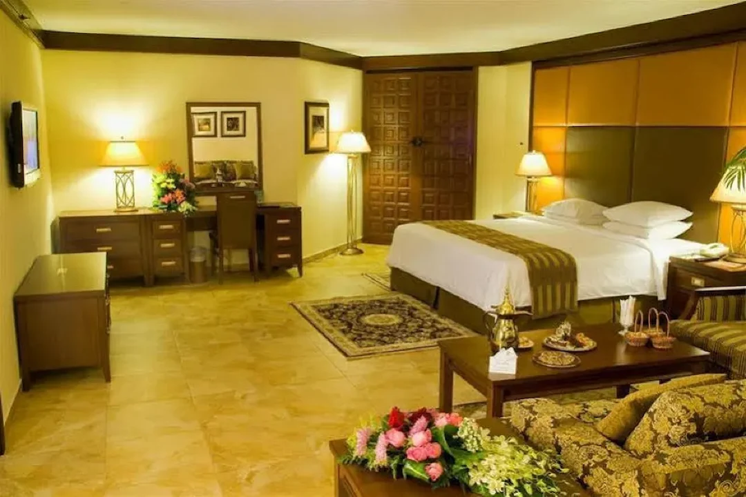 Pullman_ZamZam21.webp