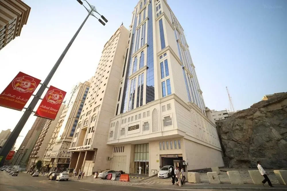 Pullman_ZamZam21.webp