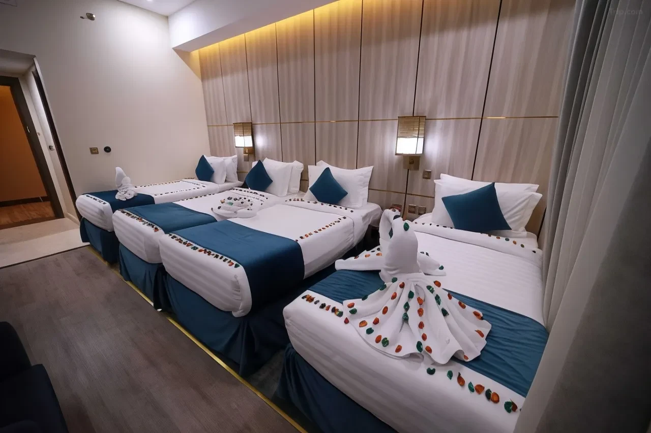 Pullman_ZamZam21.webp
