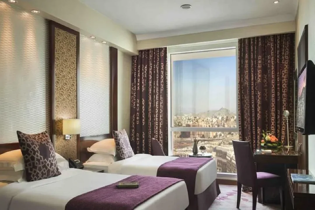 Pullman_ZamZam21.webp
