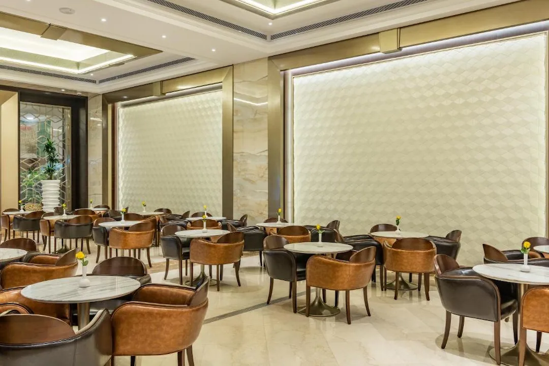 Pullman_ZamZam21.webp