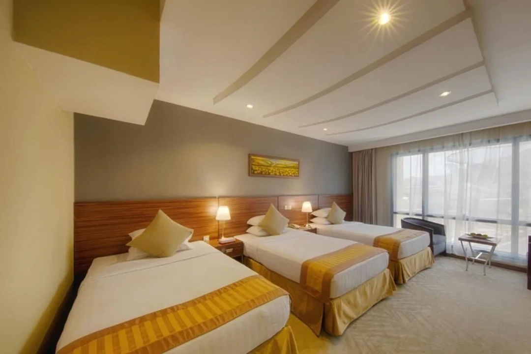 Pullman_ZamZam21.webp