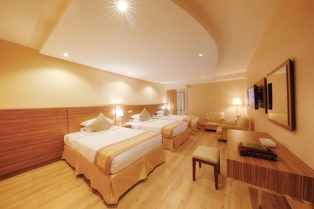 Pullman_ZamZam21.webp