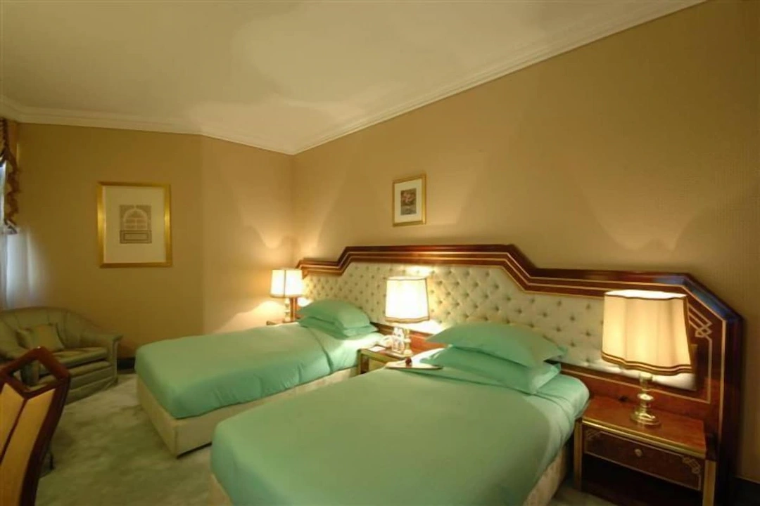 Pullman_ZamZam21.webp