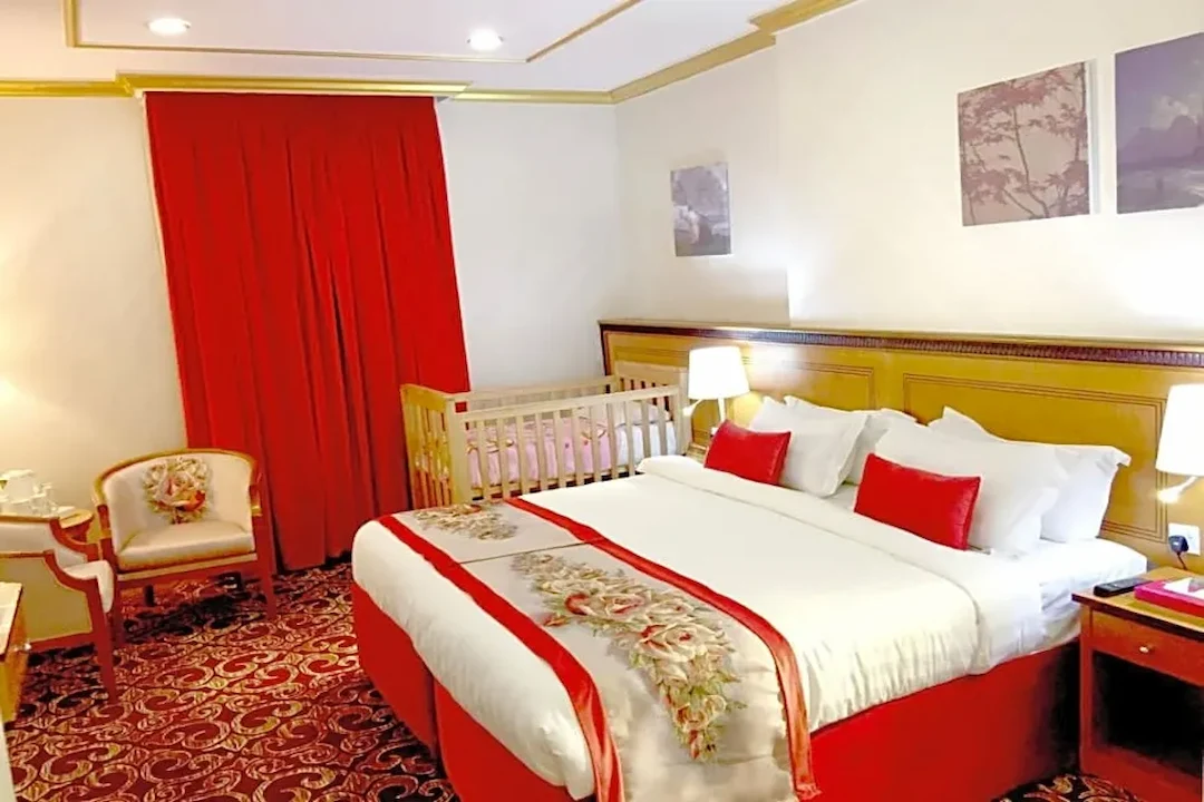 Pullman_ZamZam21.webp