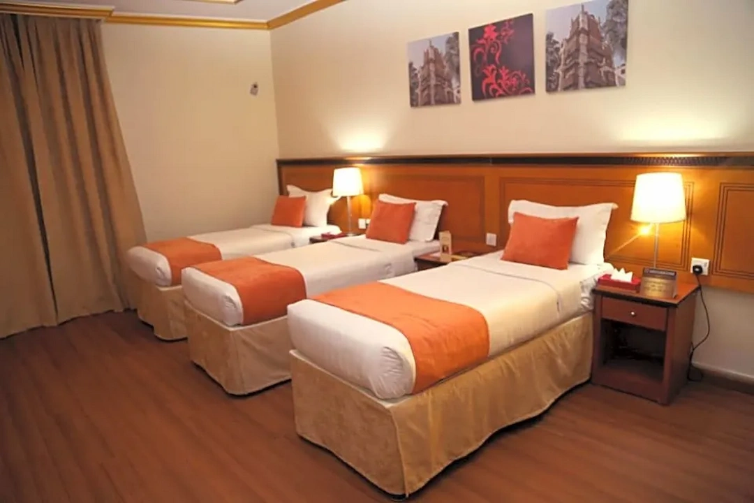 Pullman_ZamZam21.webp