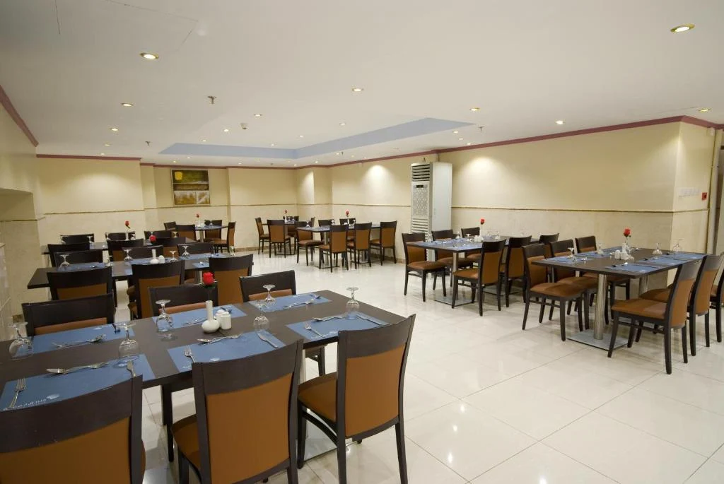 Pullman_ZamZam21.webp