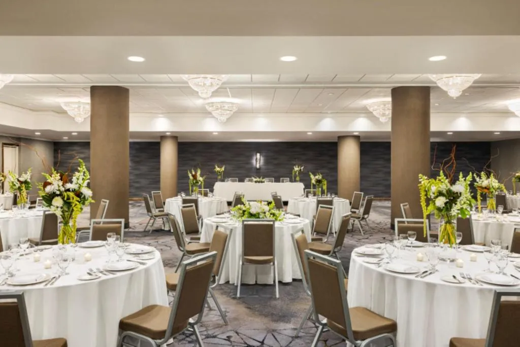 Crowne Plaza Toronto Airport by IHG