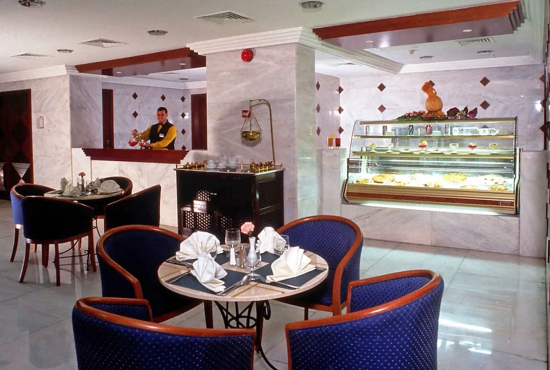 Pullman_ZamZam21.webp