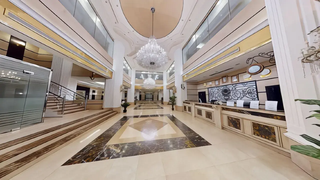 Pullman_ZamZam21.webp