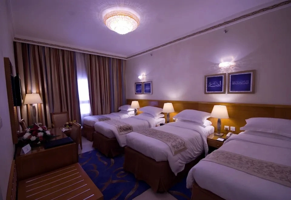 Pullman_ZamZam21.webp