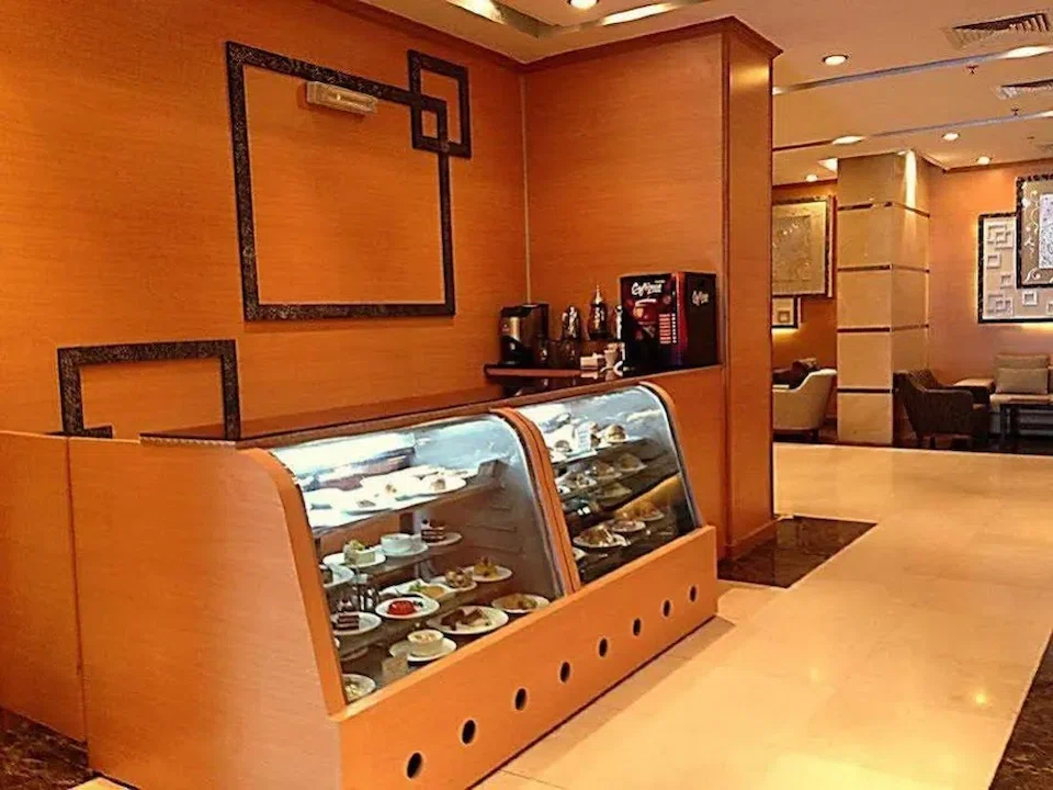Pullman_ZamZam21.webp