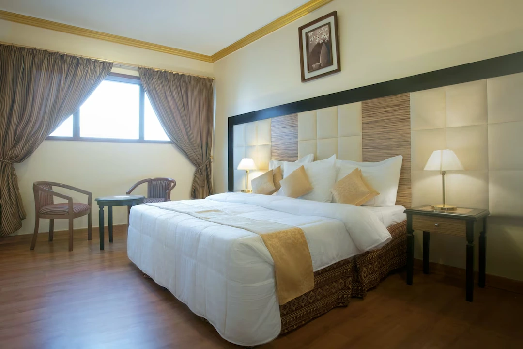 Pullman_ZamZam21.webp