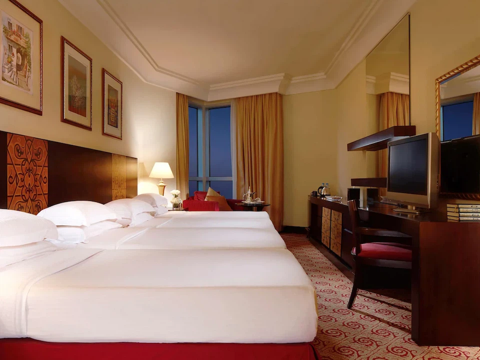 Pullman_ZamZam21.webp