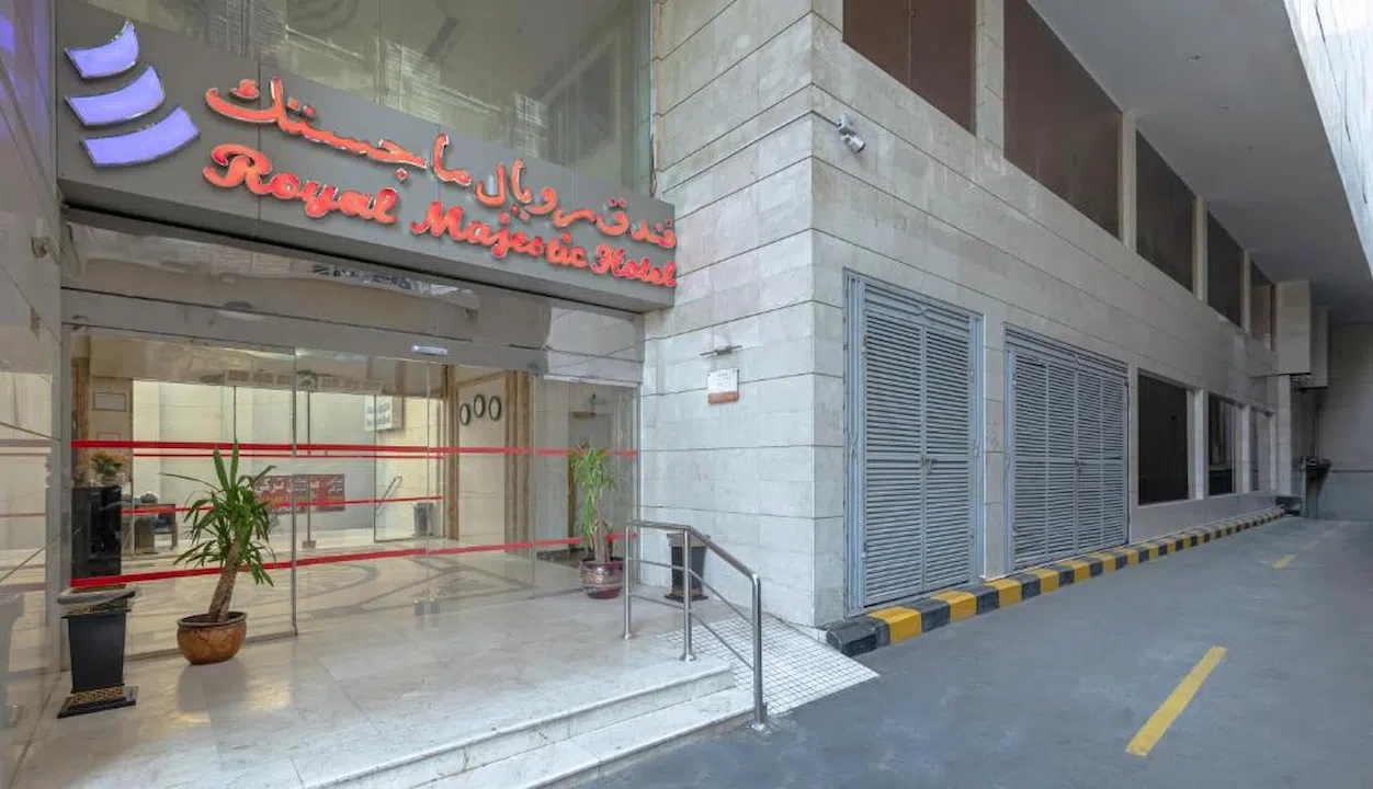 Pullman_ZamZam21.webp