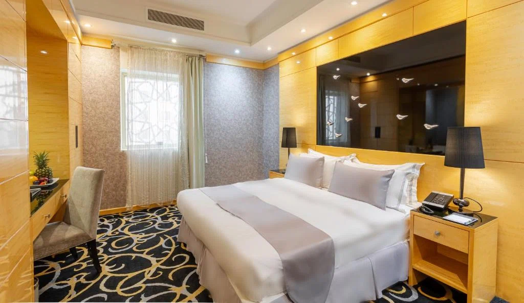 Pullman_ZamZam21.webp