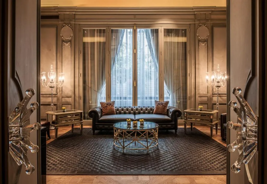 Peninsula Paris