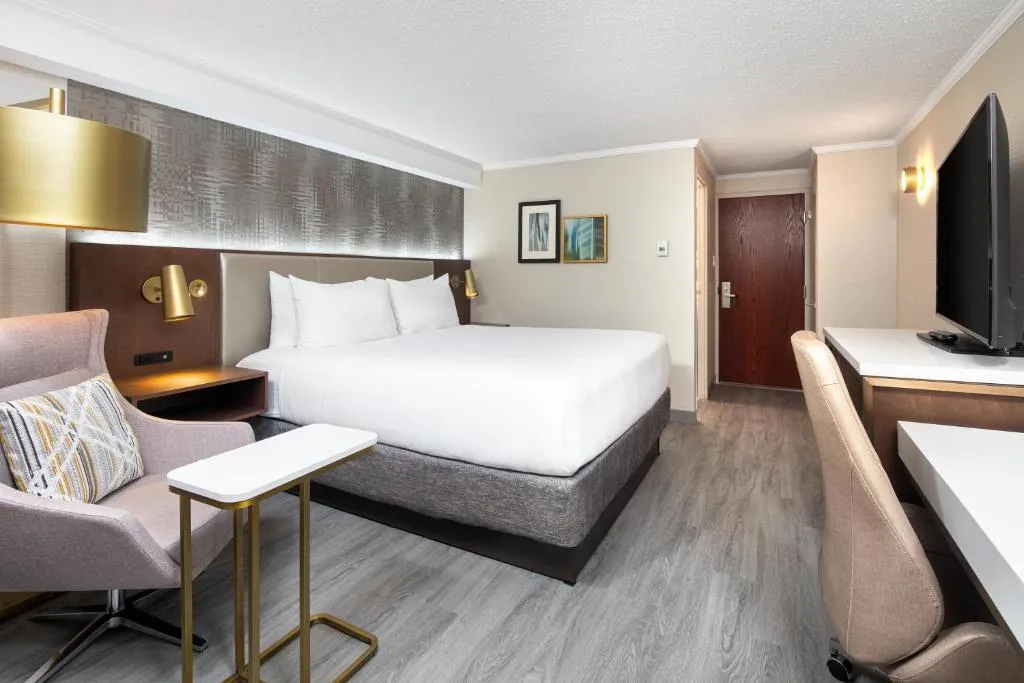 4 Nights Hotel Package Crowne Plaza Toronto Airport