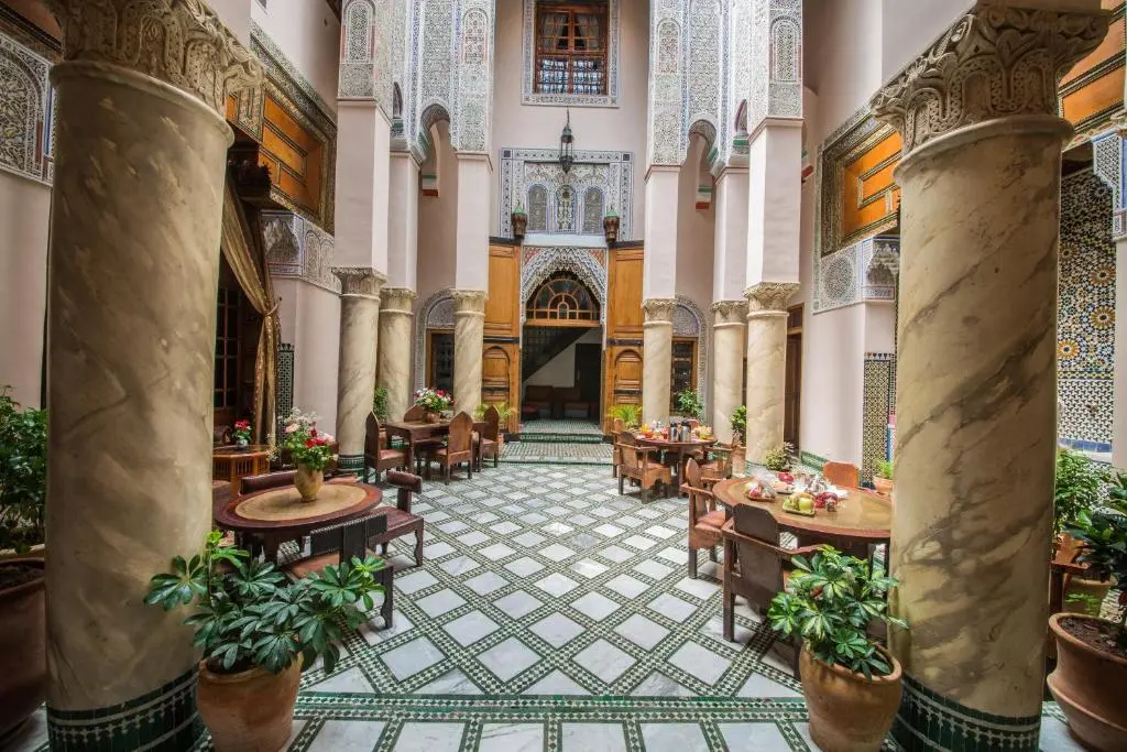 Stay at Dar Victoria