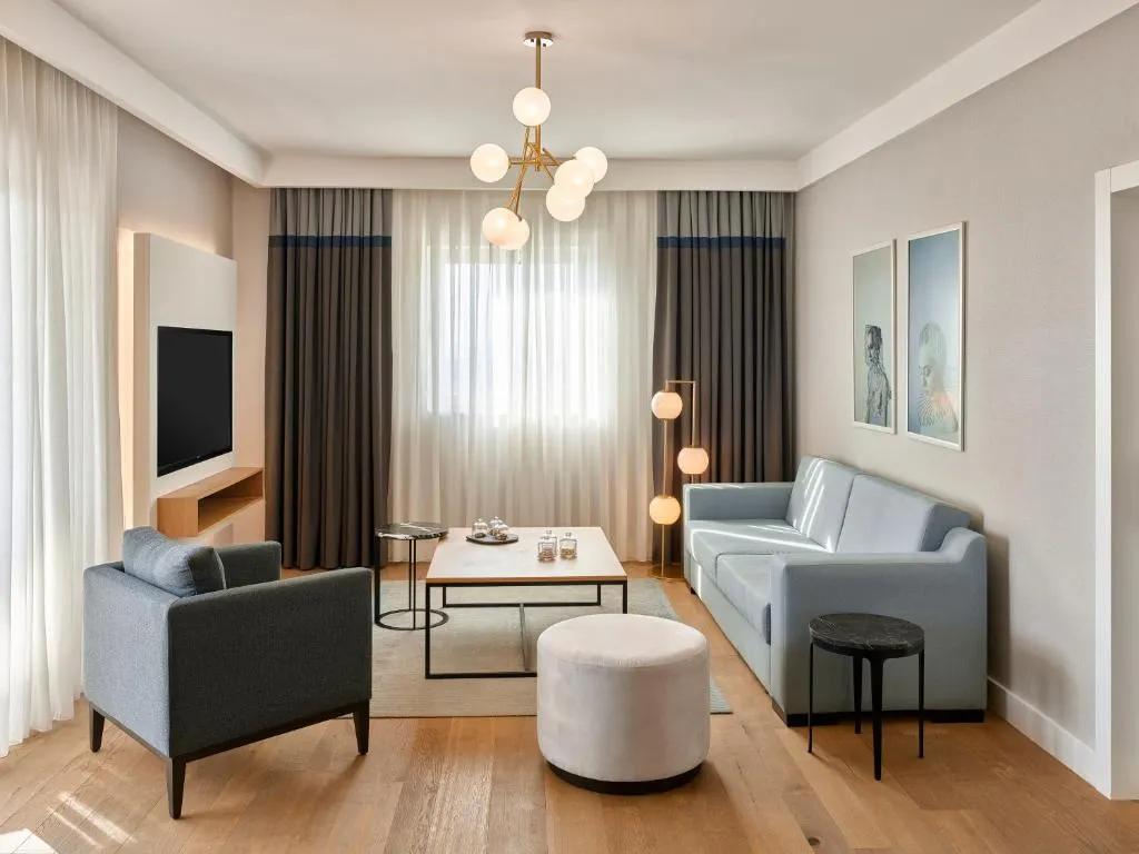 Lara Barut Collection