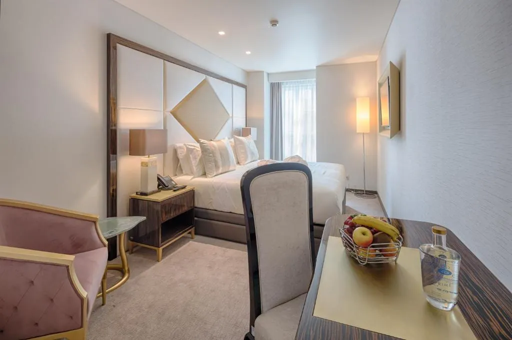 6 Nights Lisbon Stay at MeraPrime