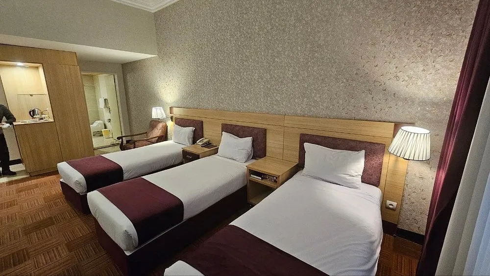 Parsian Kowsar Hotel