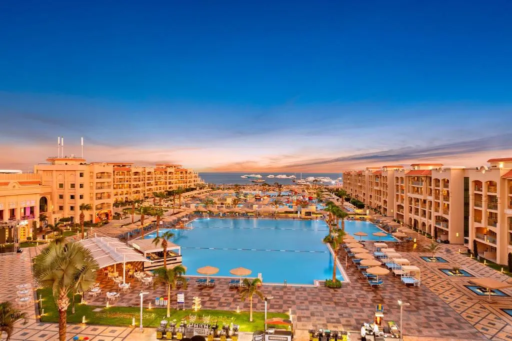 Pickalbatros White Beach Resort