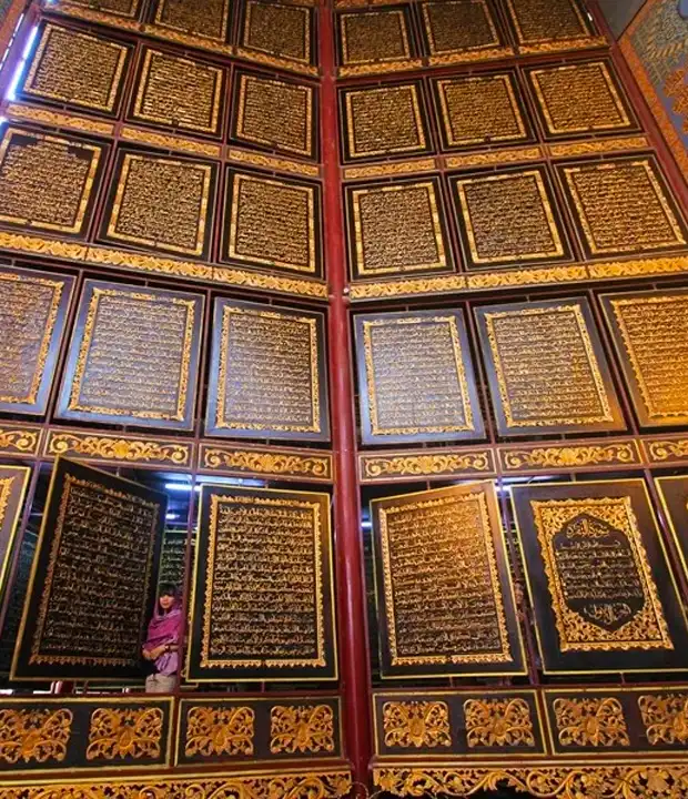 Take a Wooden Boat Ride on the Martapura River